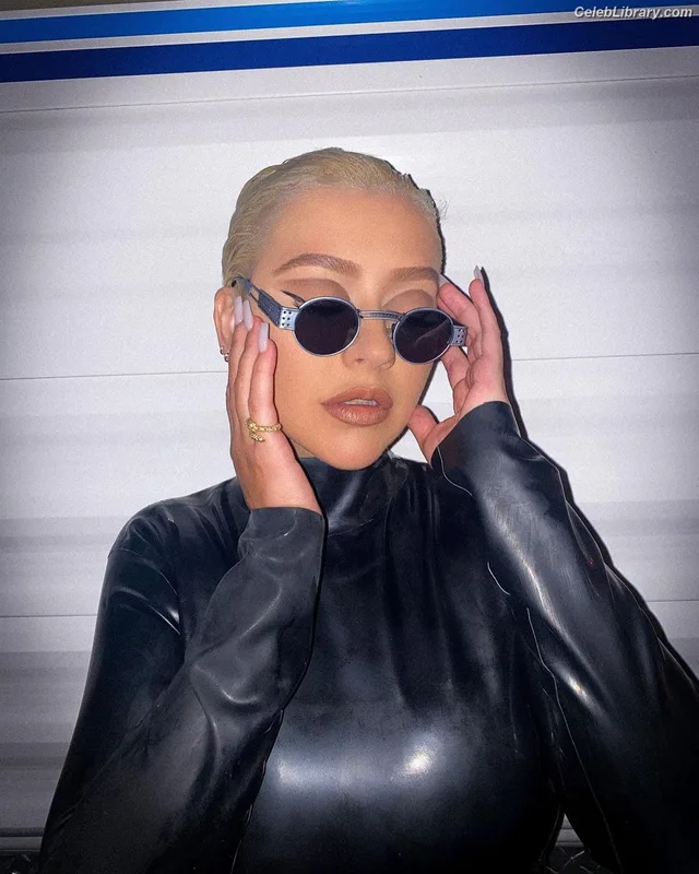 Christina Aguilera photo 19 of 635