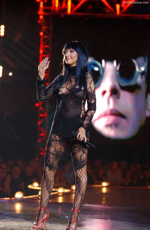 Christina Aguilera photo 13 of 635