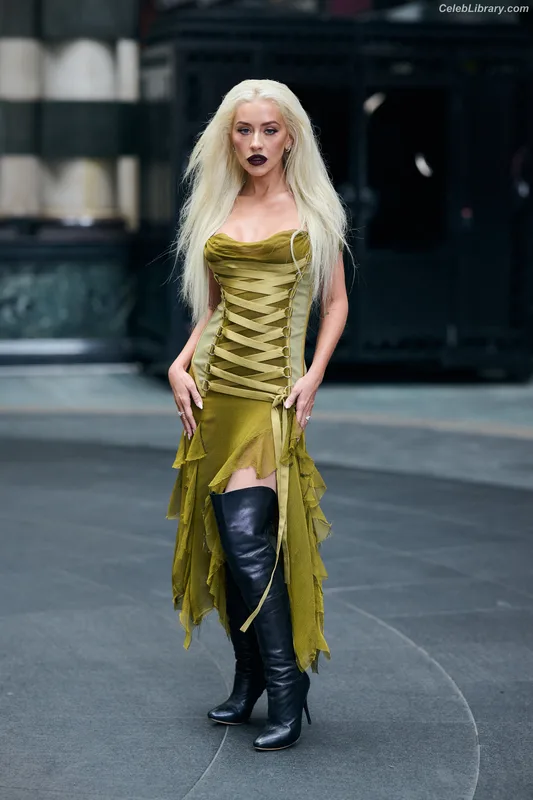 Christina Aguilera photo 8 of 635