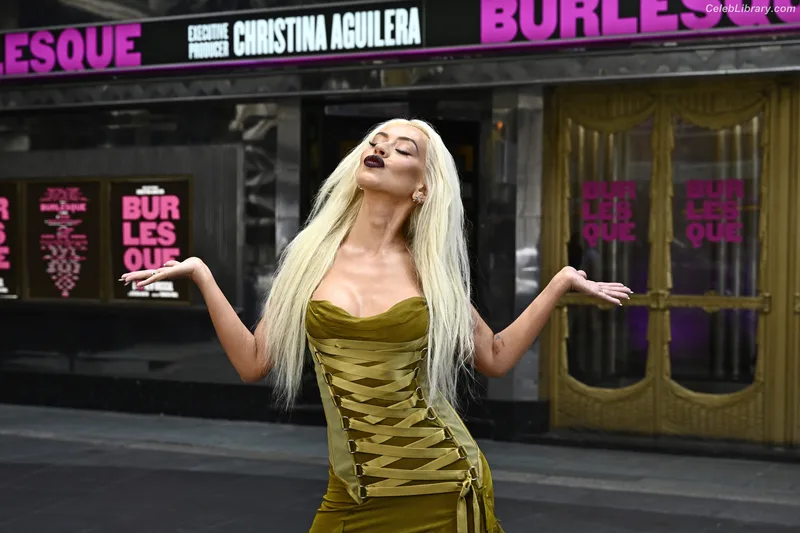 Christina Aguilera photo 7 of 635