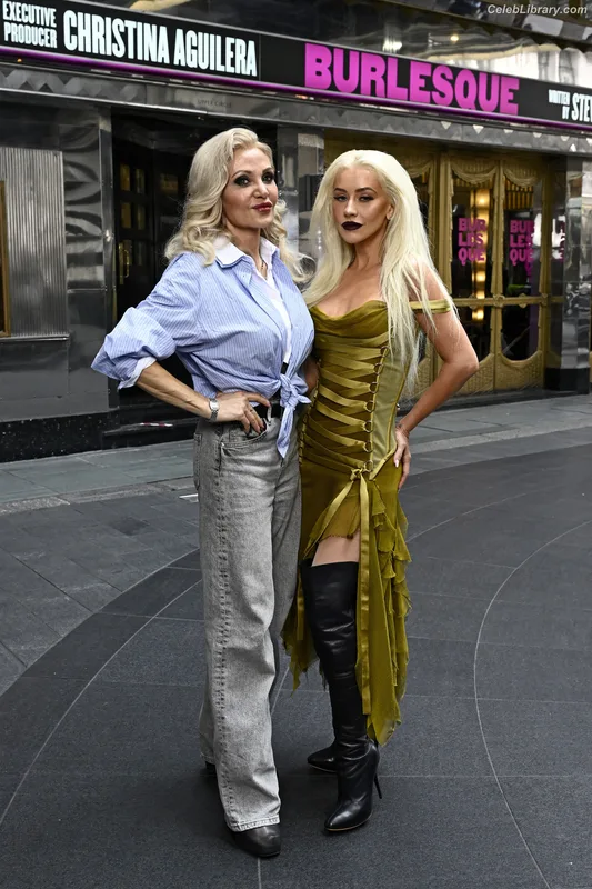 Christina Aguilera photo 9 of 635