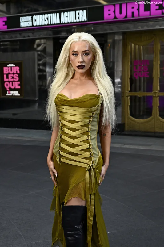 Christina Aguilera photo 10 of 635