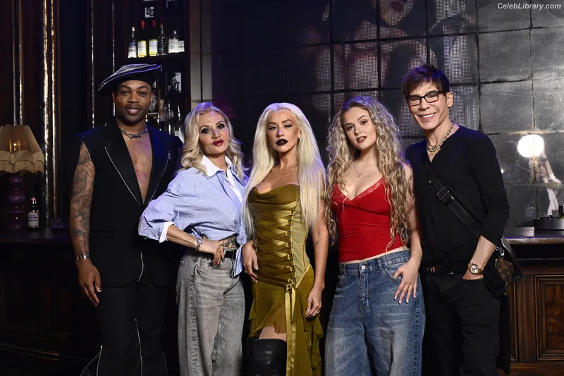 Christina Aguilera photo 11 of 635