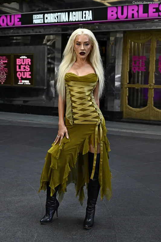 Christina Aguilera photo 12 of 635