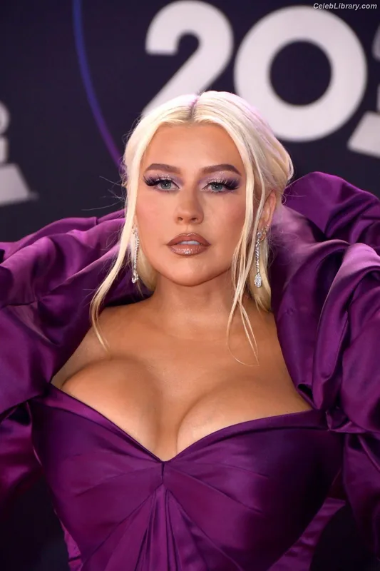 Christina Aguilera photo 21 of 635