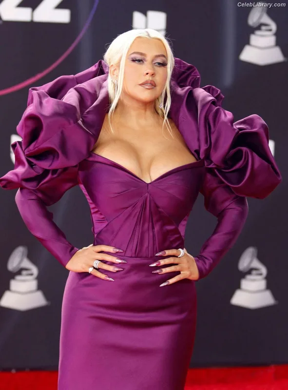Christina Aguilera photo 1 of 635