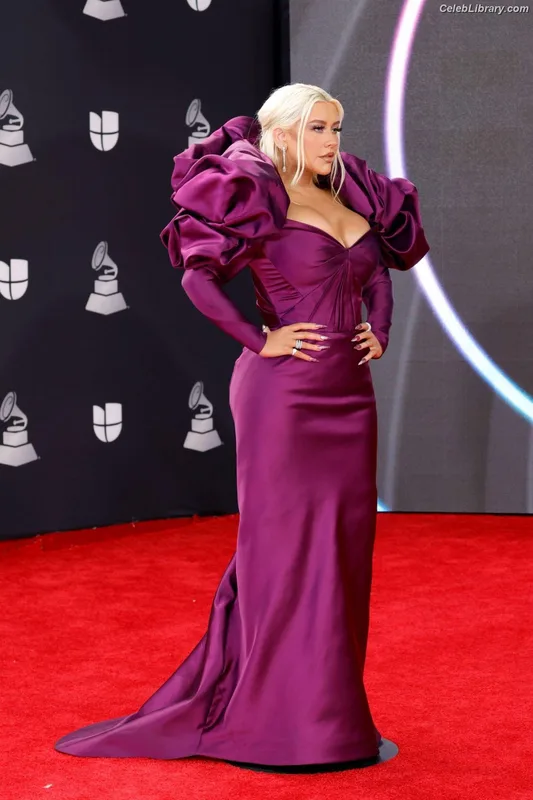 Christina Aguilera photo 3 of 635