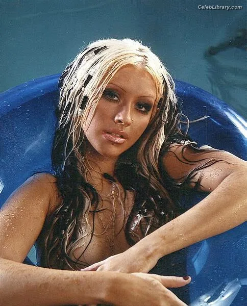 Christina Aguilera photo 1 of 635