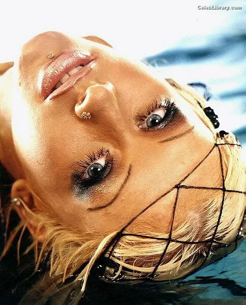 Christina Aguilera photo 10 of 635