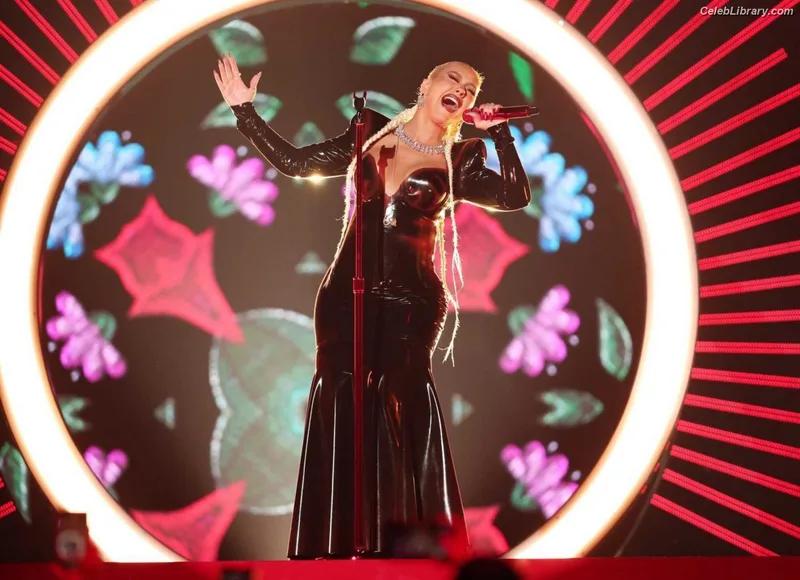 Christina Aguilera photo 4 of 635