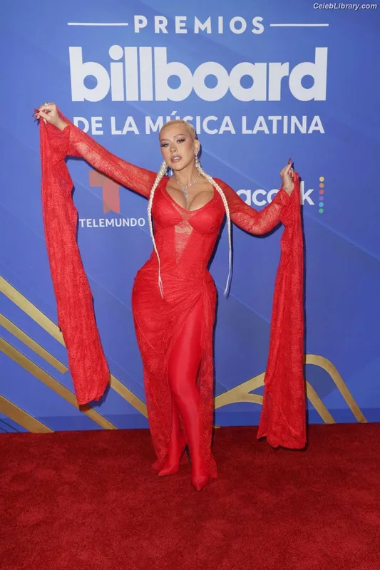 Christina Aguilera photo 9 of 635