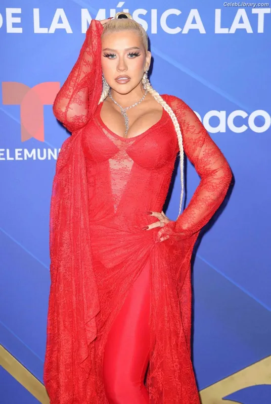 Christina Aguilera photo 10 of 635
