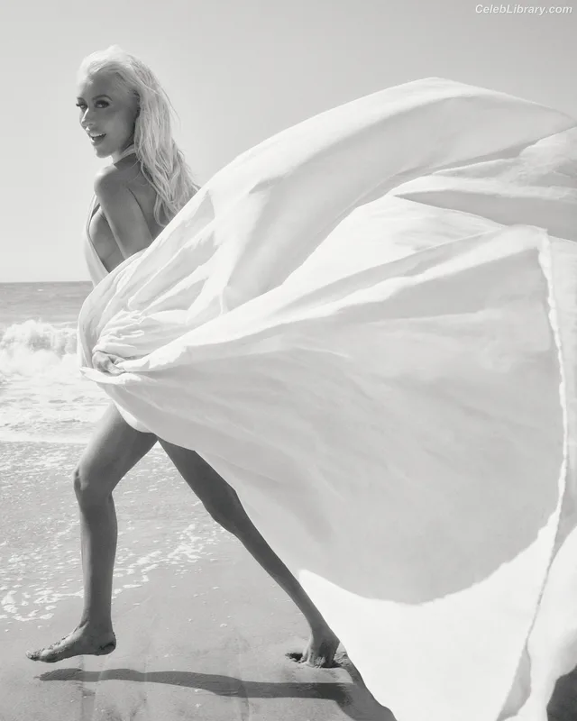 Christina Aguilera photo 21 of 635