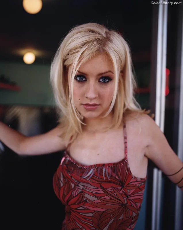 Christina Aguilera photo 1 of 635