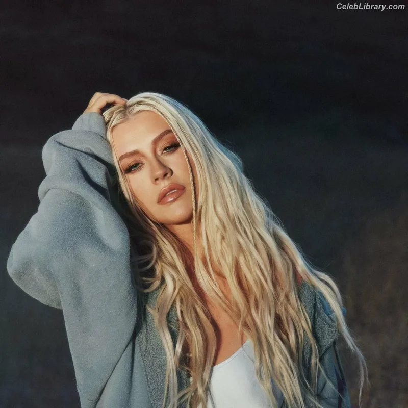 Christina Aguilera photo 9 of 635