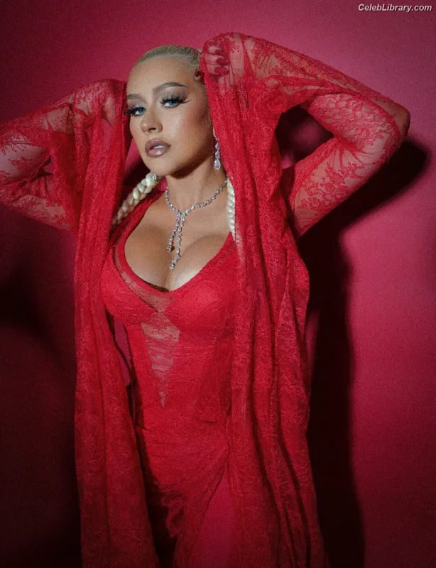 Christina Aguilera photo 11 of 635