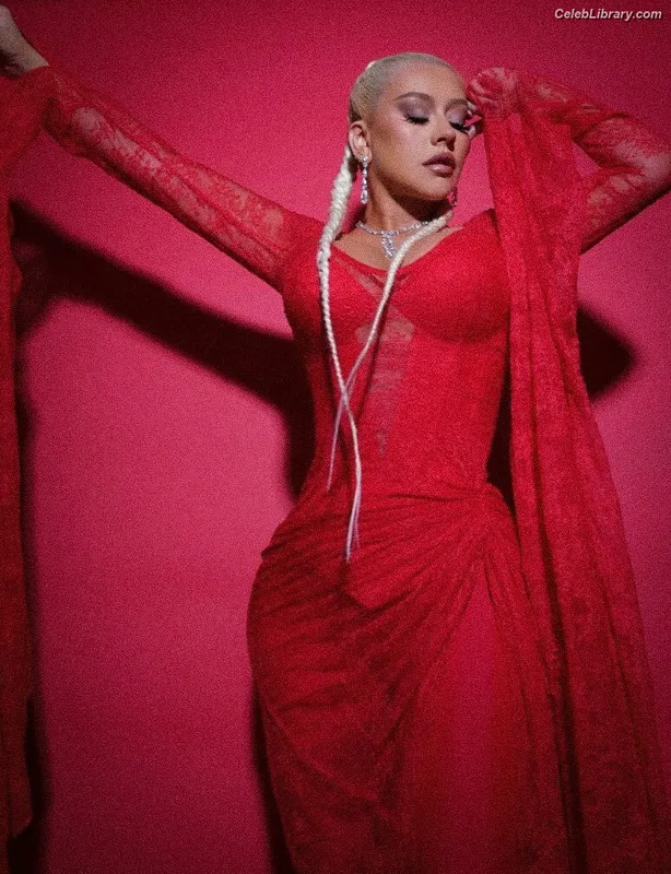 Christina Aguilera photo 12 of 635