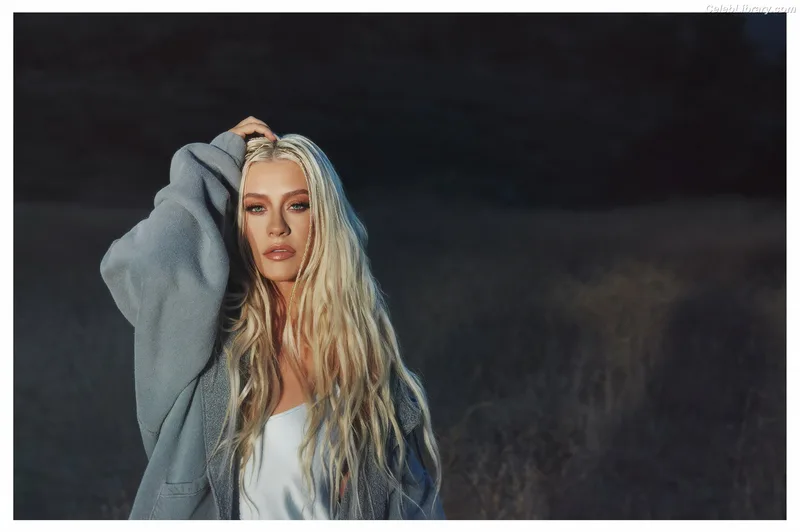 Christina Aguilera photo 13 of 635