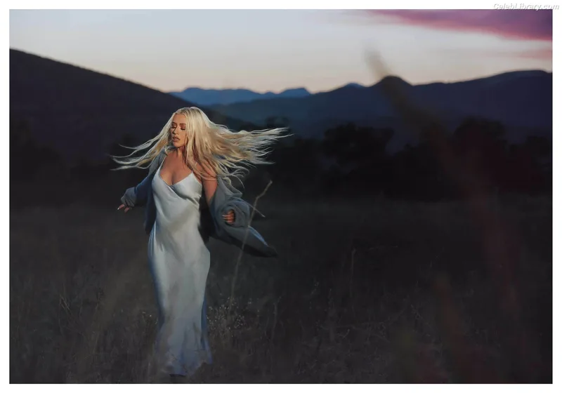 Christina Aguilera photo 14 of 635