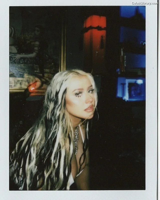 Christina Aguilera photo 19 of 635