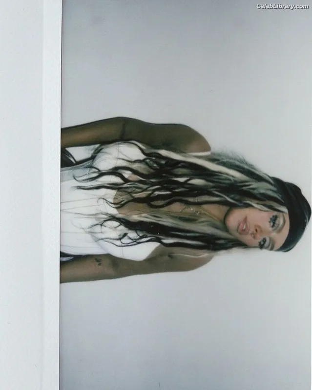Christina Aguilera photo 20 of 635