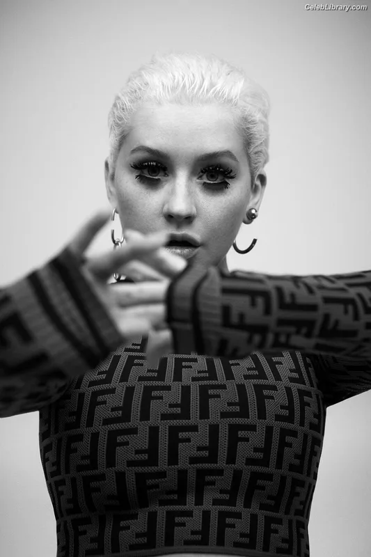 Christina Aguilera photo 24 of 635