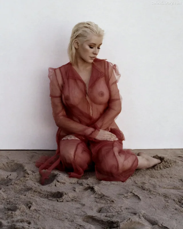 Christina Aguilera photo 12 of 635