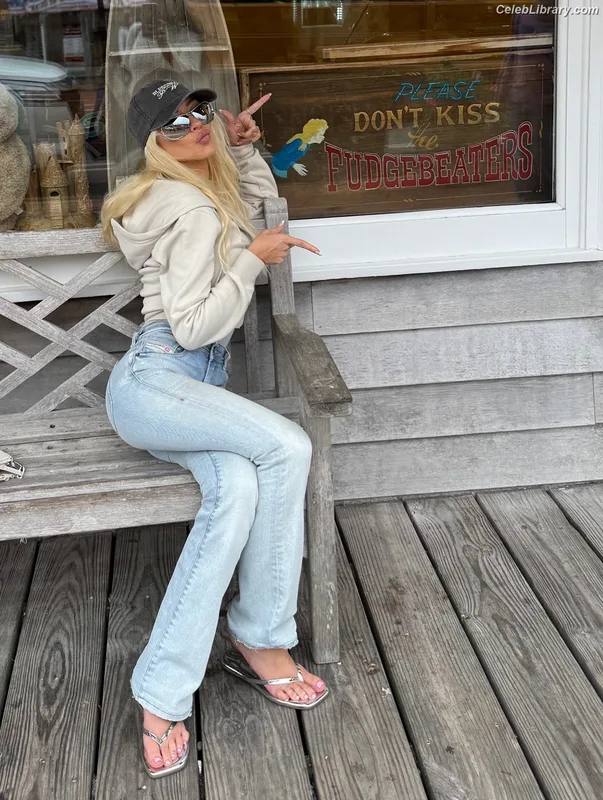 Christina Aguilera photo 13 of 635