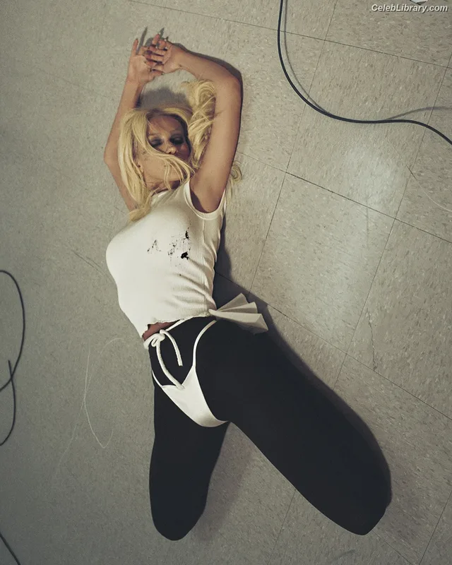Christina Aguilera photo 2 of 635
