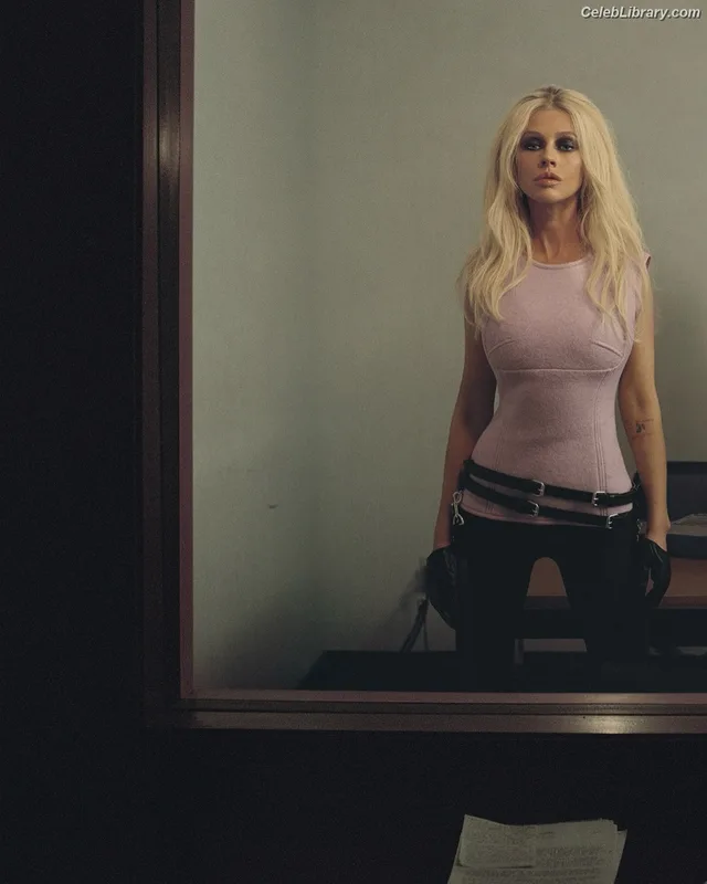 Christina Aguilera photo 4 of 635