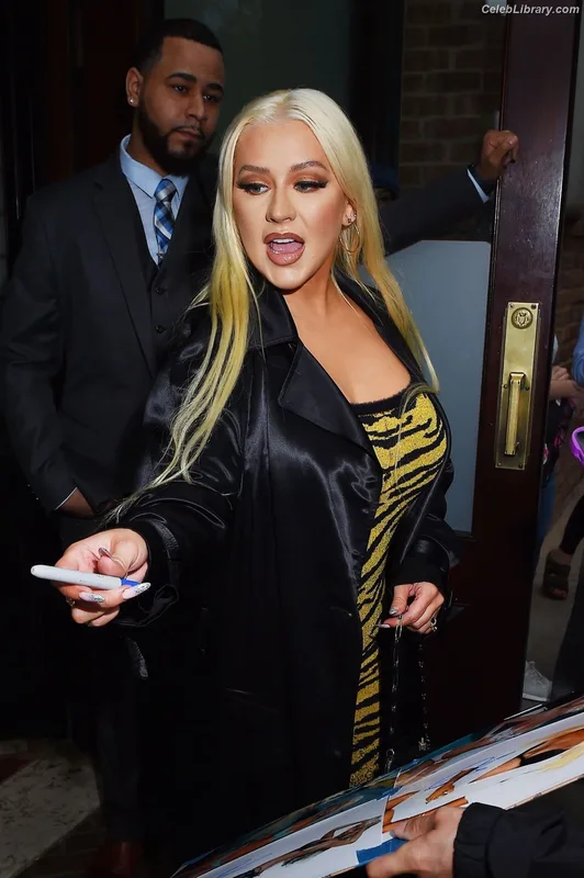 Christina Aguilera photo 10 of 635
