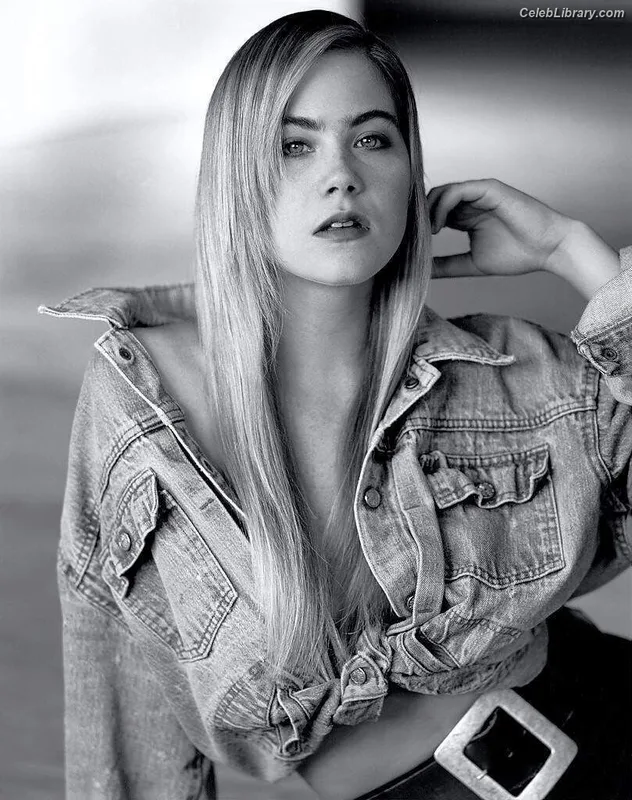 Christina Applegate photo 2 of 77