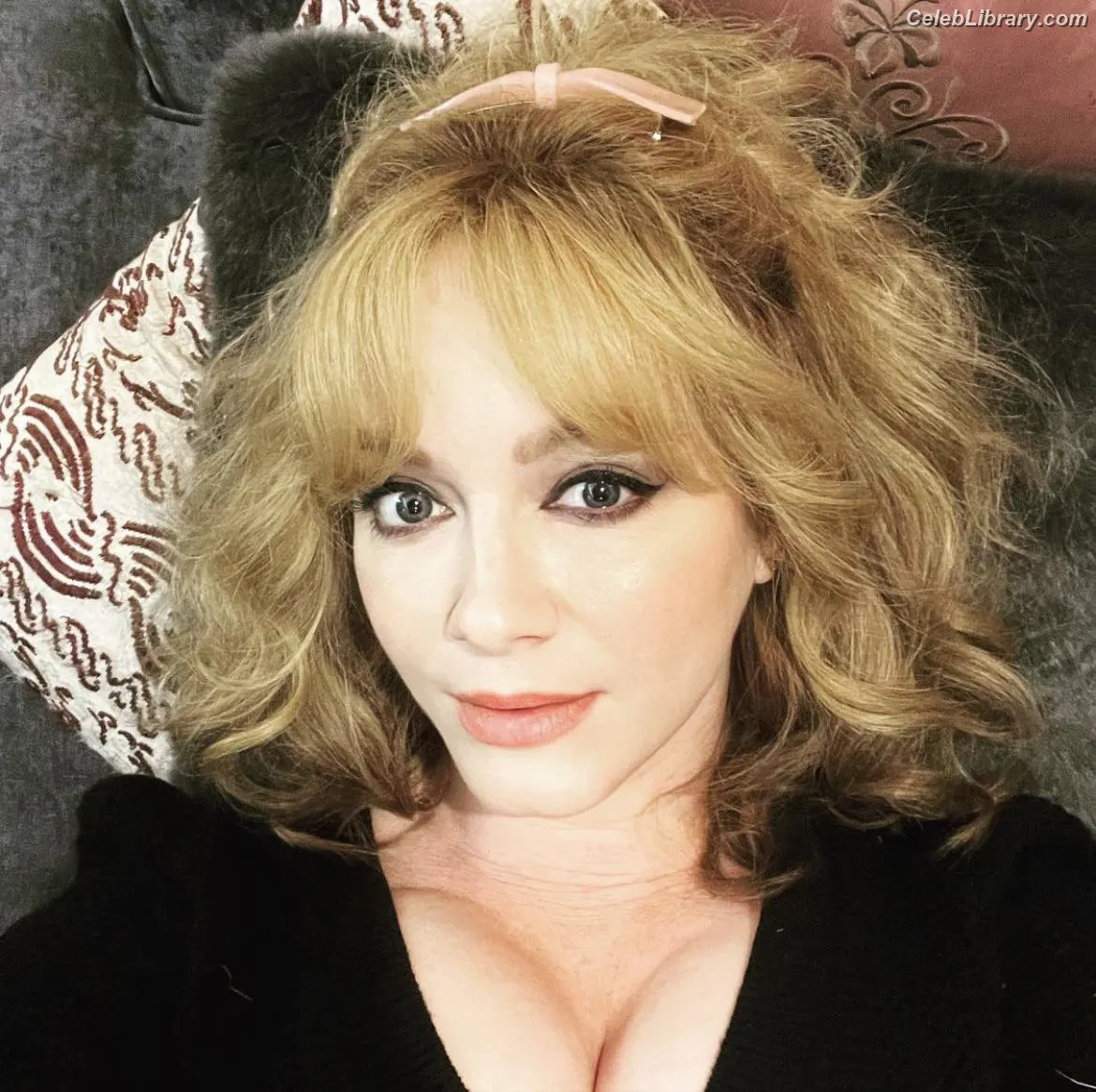 Christina Hendricks photo 8 of 2760