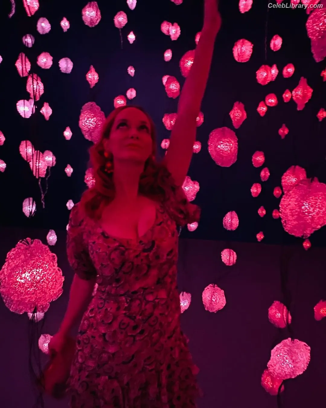 Christina Hendricks photo 23 of 2760
