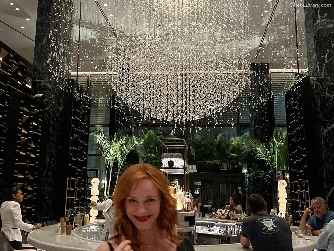 Christina Hendricks photo 9 of 2760