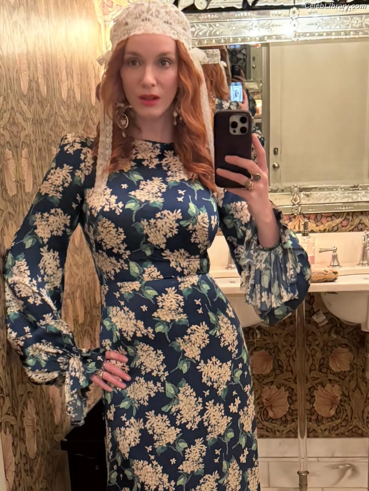 Christina Hendricks photo 19 of 2760