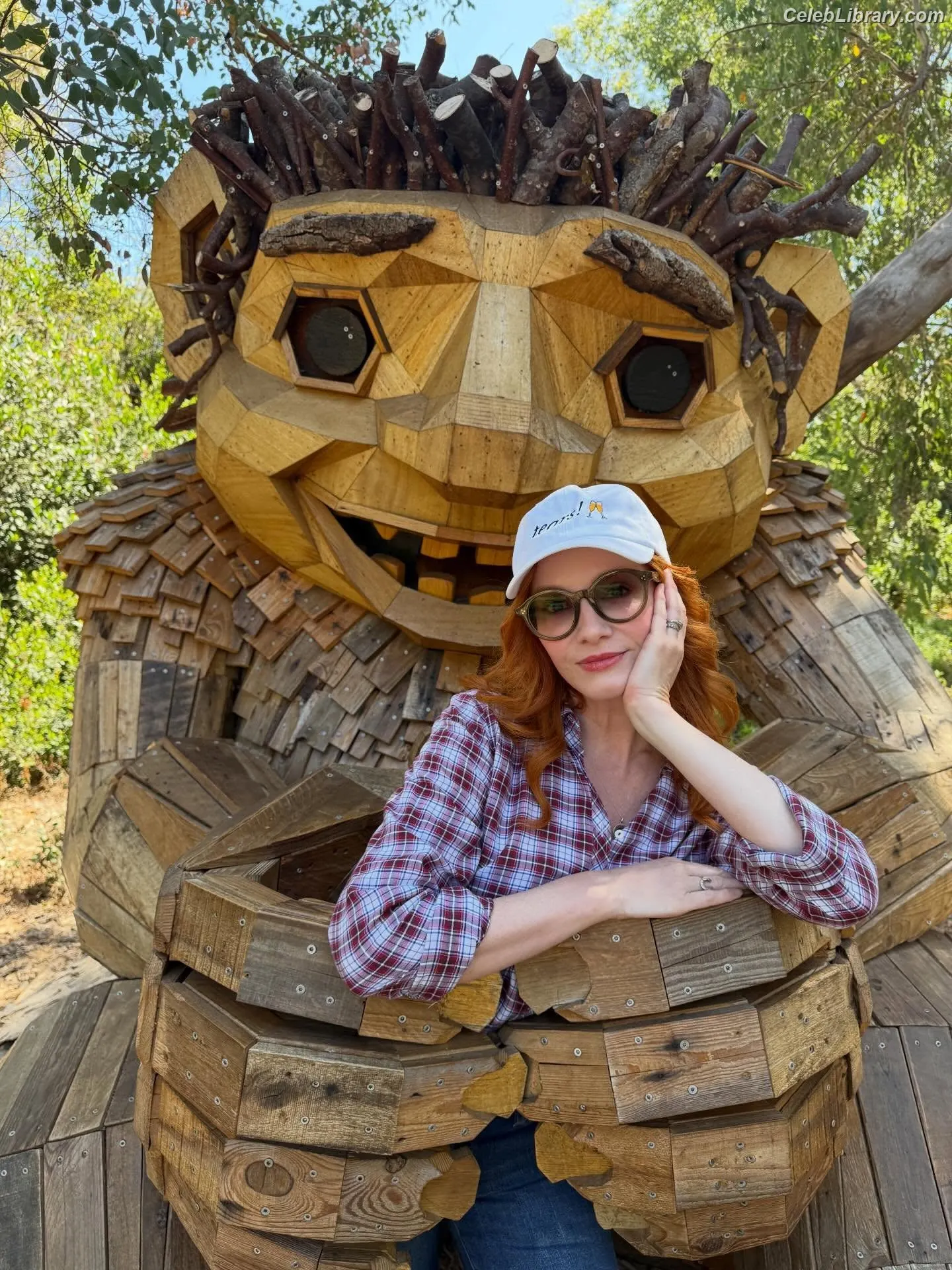 Christina Hendricks photo 23 of 2760