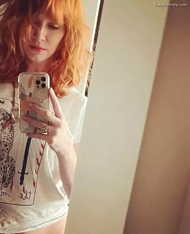 Christina Hendricks photo 15 of 2760
