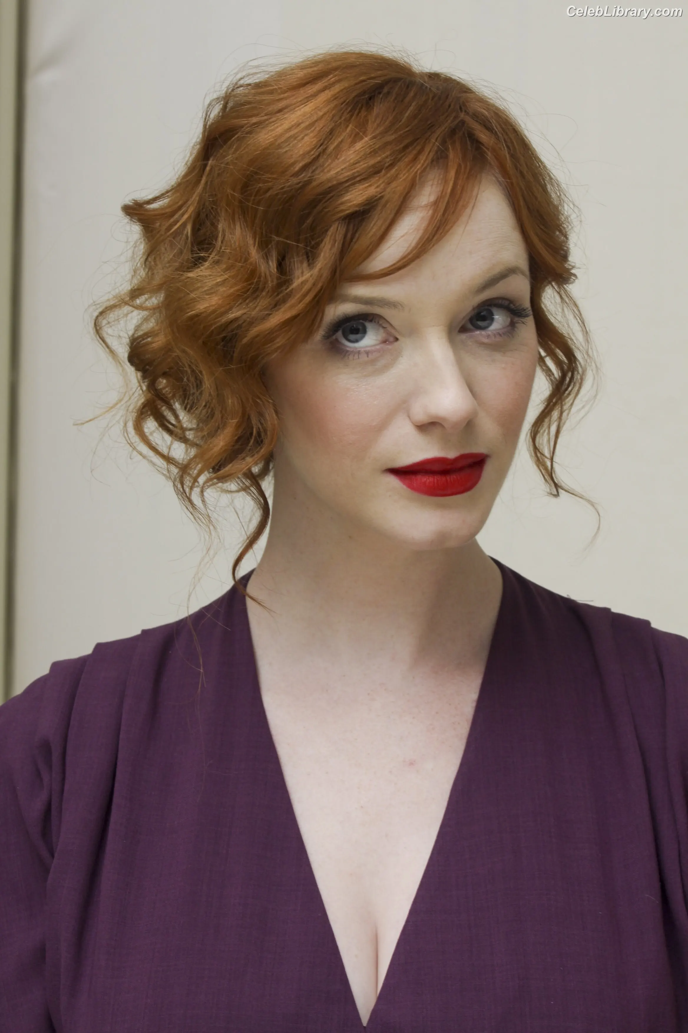 Christina Hendricks photo 2 of 2760