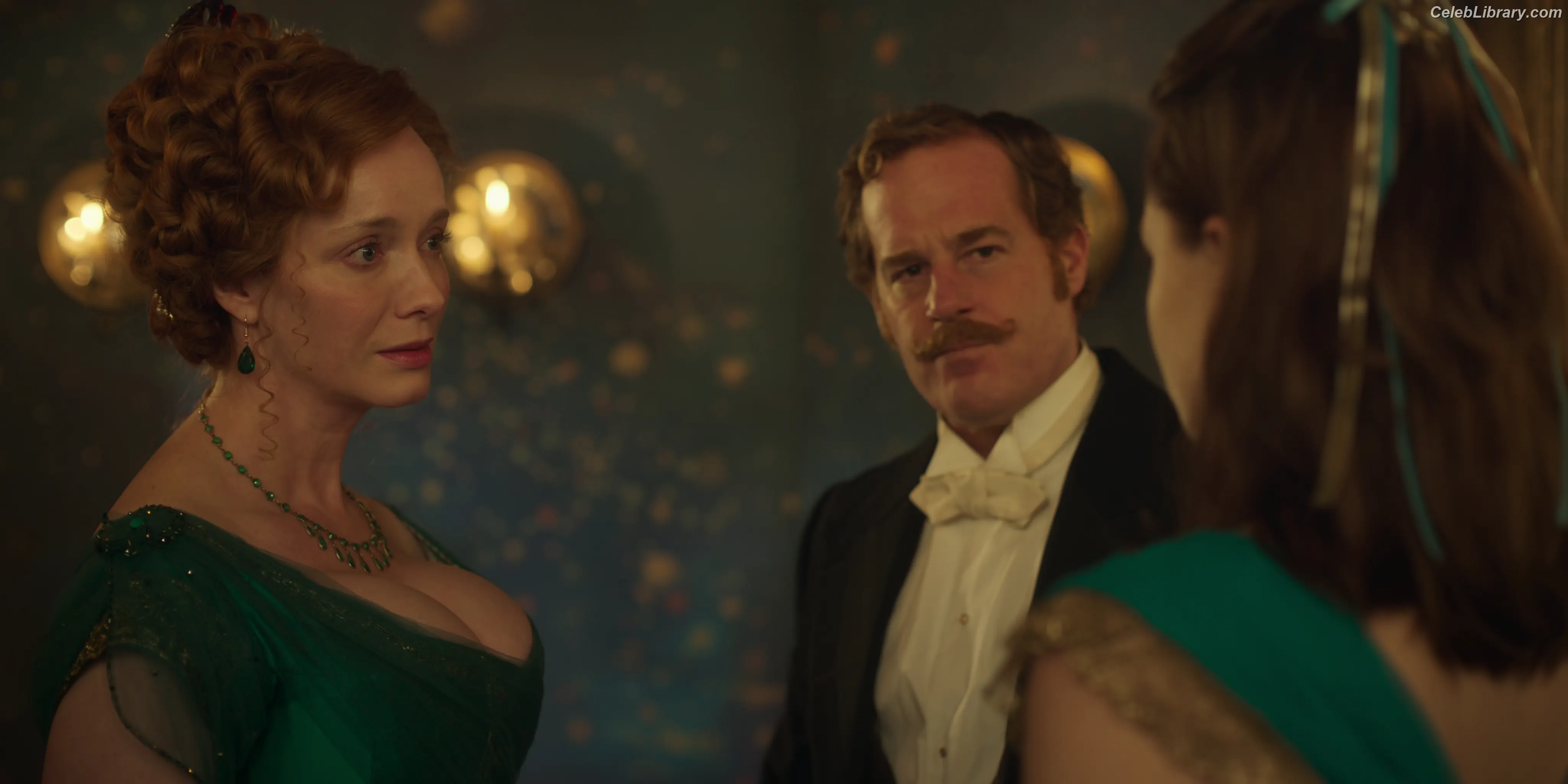 Christina Hendricks photo 5 of 2760