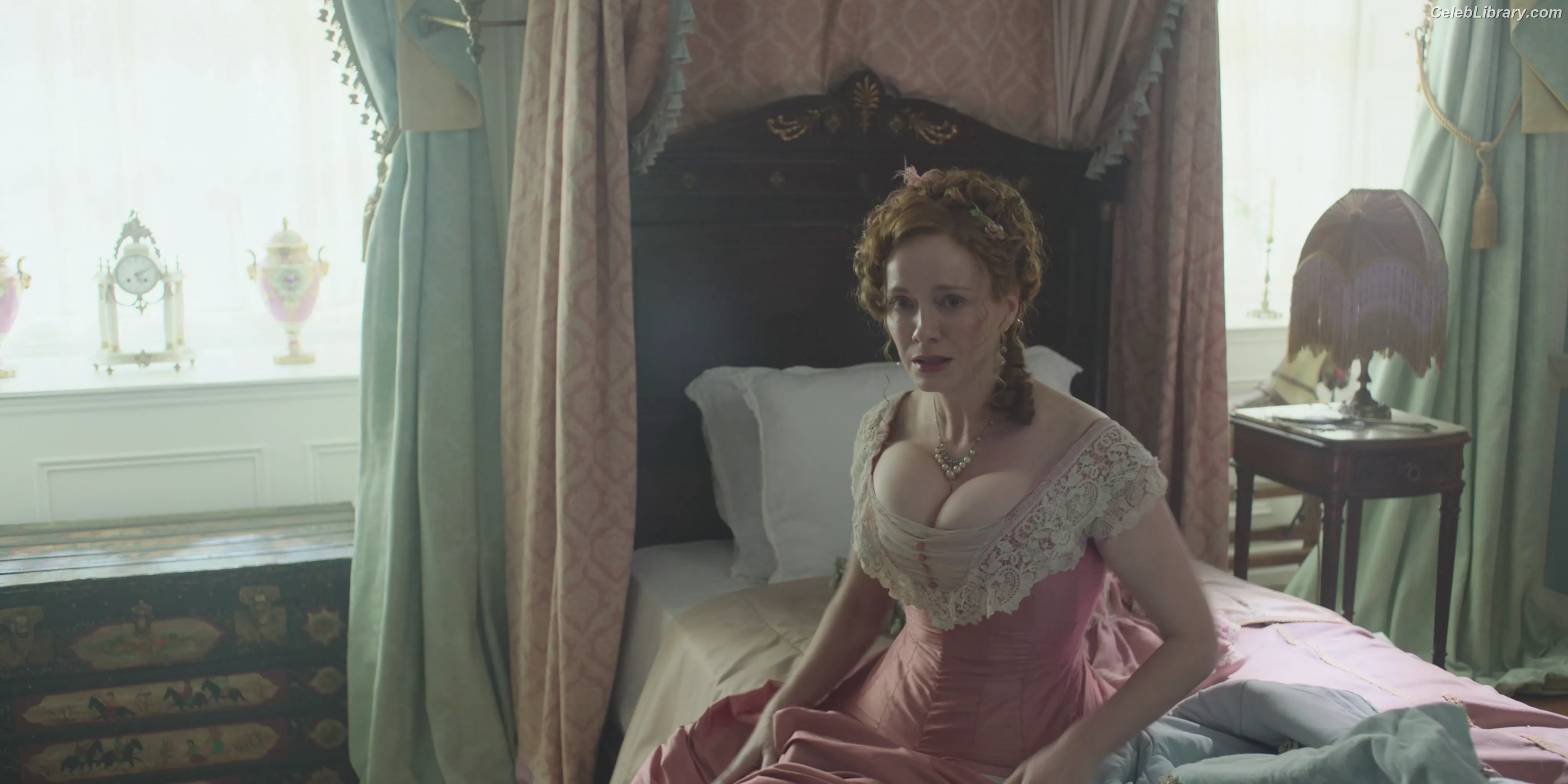 Christina Hendricks photo 8 of 2760