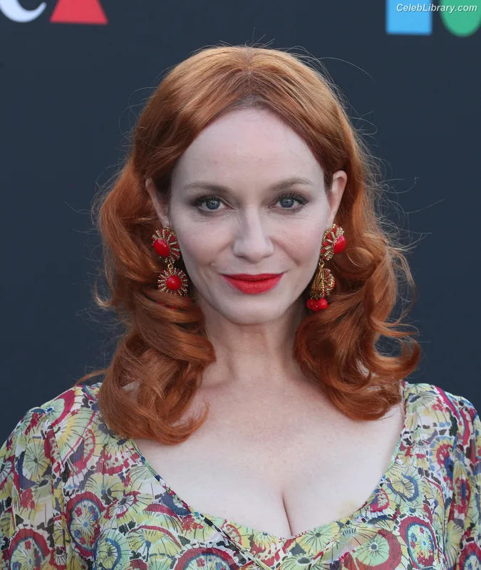 Christina Hendricks photo 6 of 2758