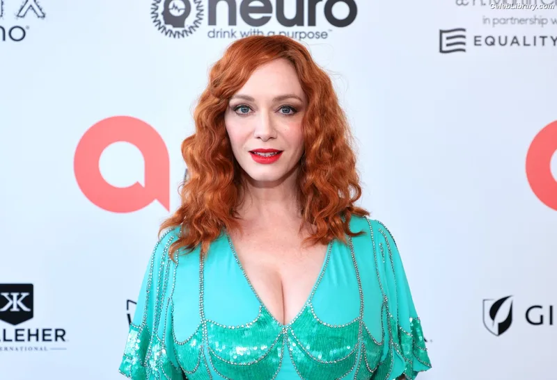 Christina Hendricks photo 7 of 2758