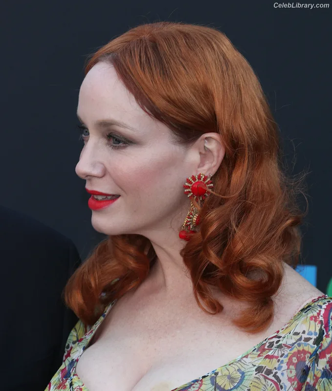 Christina Hendricks photo 17 of 2758