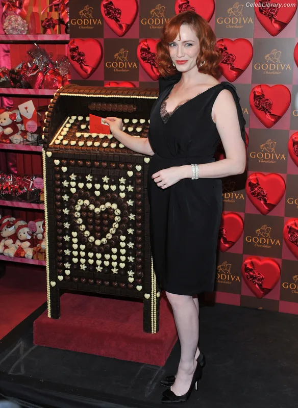 Christina Hendricks photo 1 of 2758
