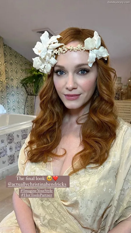 Christina Hendricks photo 6 of 2758