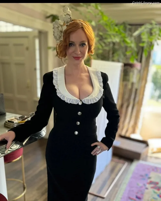 Christina Hendricks photo 23 of 2758