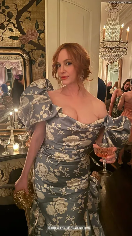 Christina Hendricks photo 8 of 2758