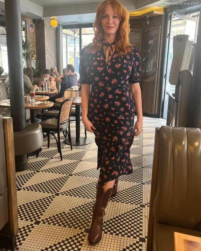 Christina Hendricks photo 12 of 2758