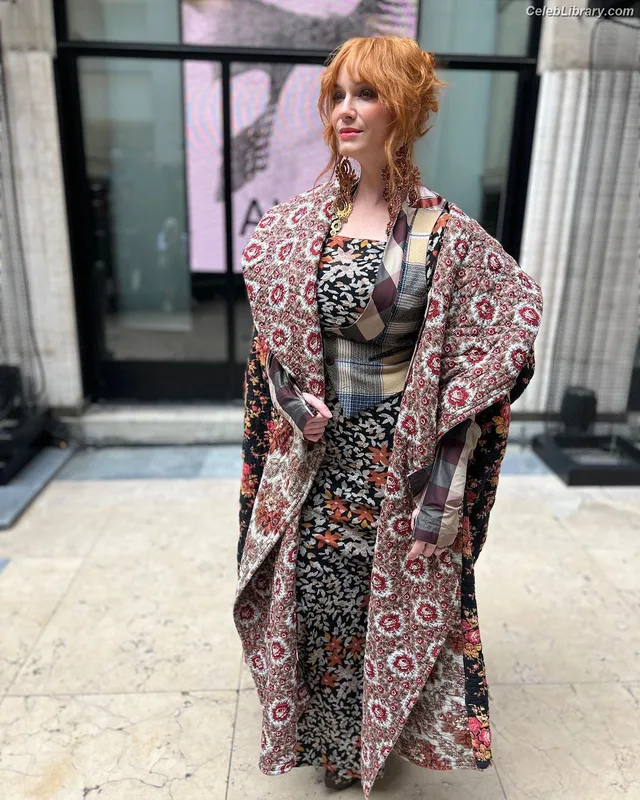 Christina Hendricks photo 13 of 2758